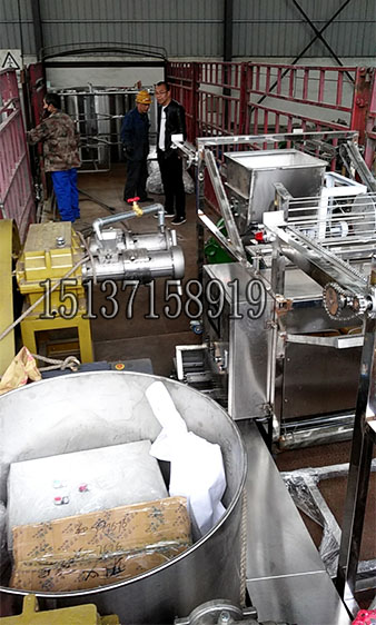 米線機發(fā)往廣西柳州