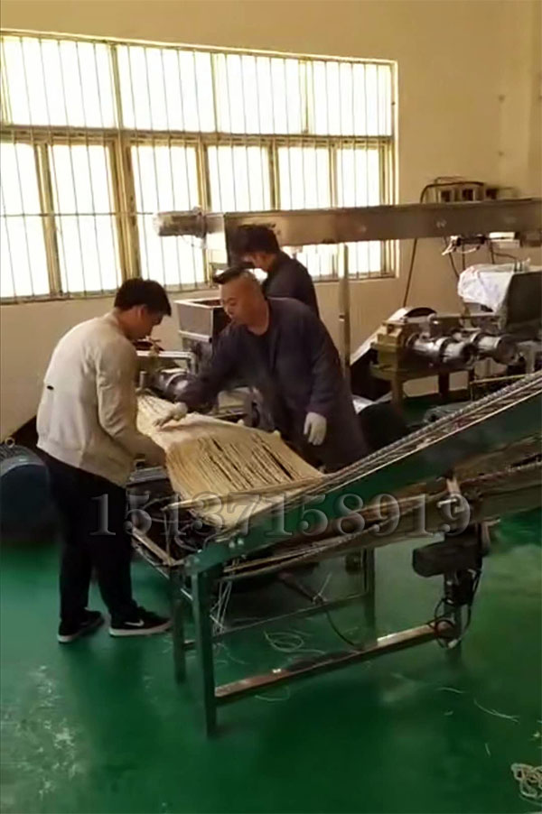 貴州全自動米線機生產(chǎn)現(xiàn)場